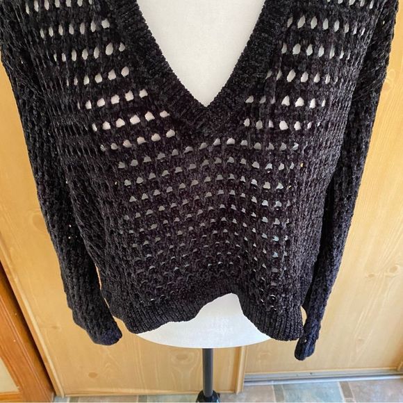 Express • Chenille Chunky Open Knit Vneck Sweater in Black - Picture 4 of 12